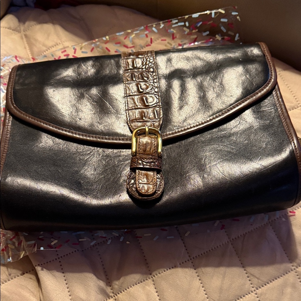Elegant  Brahmin vintage Black Leather Clutch crossbody